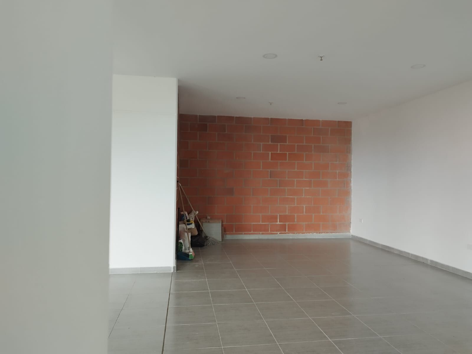 Local en arriendo Antioquia Envigado Zona Centro 100 m2 Habitaciones 0 Baños 2 Garajes 7 Precio $4200000