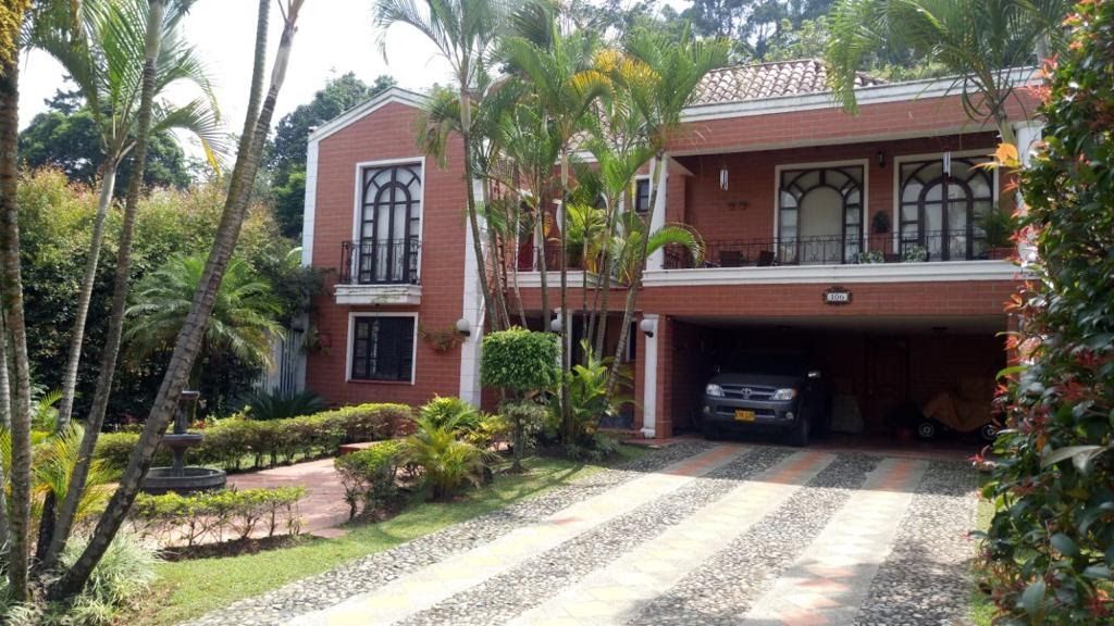 Casa en venta Antioquia Sabaneta Los Alcázares 500 m2 Habitaciones 5 Baños 13 Garajes 10 Precio $2600000000