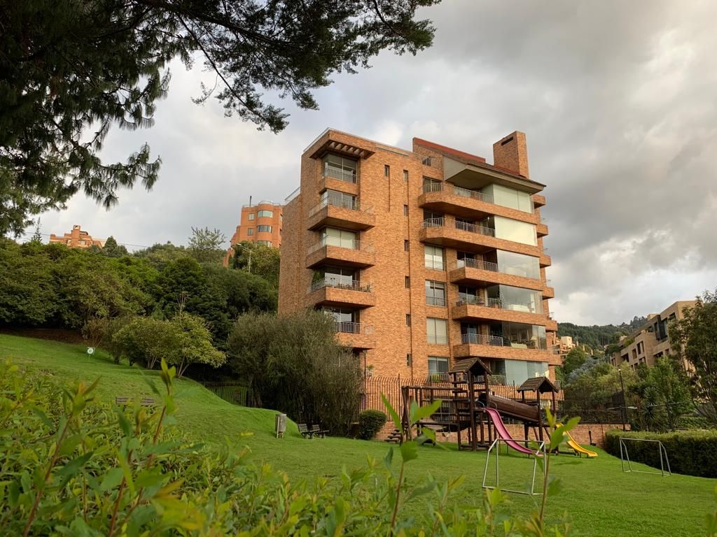 Apartamento en arriendo Cundinamarca Bogotá Cerros De Santa Barbara 438 m2 Habitaciones 3 Baños 13 Garajes 5 Precio $30150000