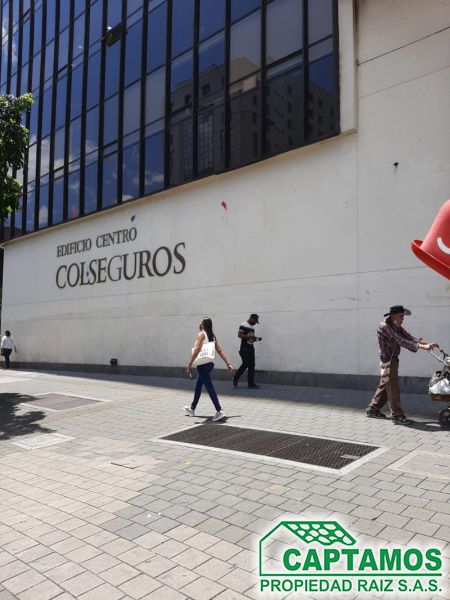 Oficina en arriendo o venta Antioquia Medellín Sucre 80 m2 Habitaciones 0 Baños 2 Garajes 0 Precio venta $300000000 Precio arriendo $4046000