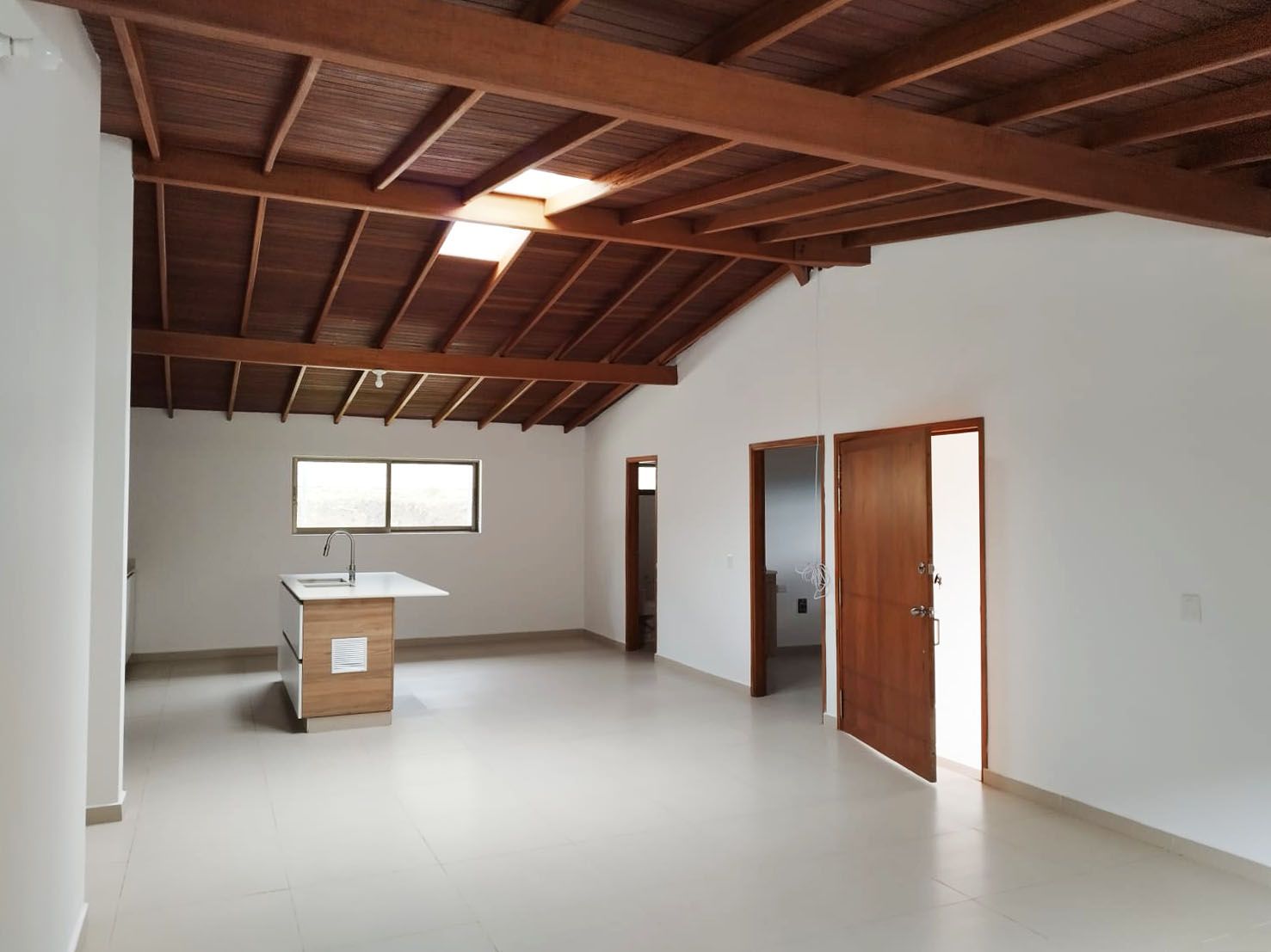 Oficina en arriendo Antioquia Envigado Zona Centro 280 m2 Habitaciones 0 Baños 4 Garajes 3 Precio $7700000