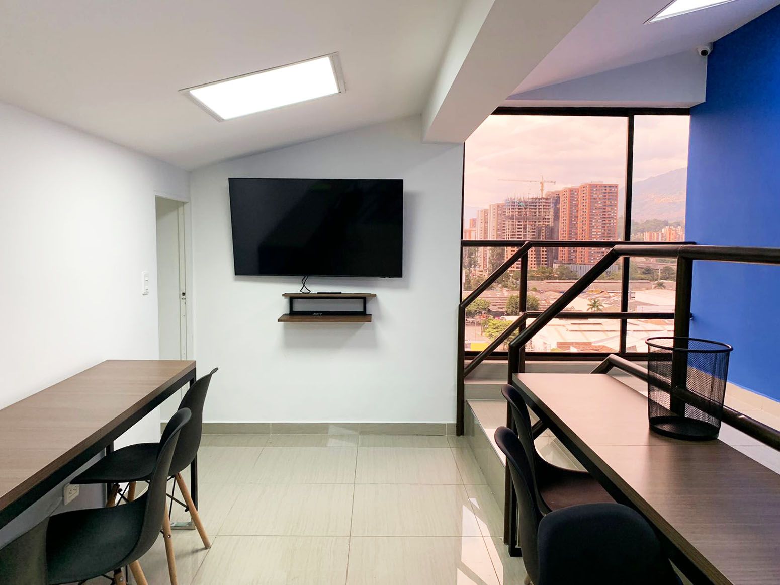 Oficina en arriendo Antioquia Medellín Patio Bonito 148 m2 Habitaciones 0 Baños 2 Garajes 1 Precio $8700000