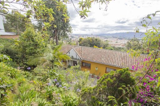 Casa en venta Cundinamarca Bogotá Altos De Suba 400 m2 Habitaciones 3 Baños 5 Garajes 5 Precio $4000000000
