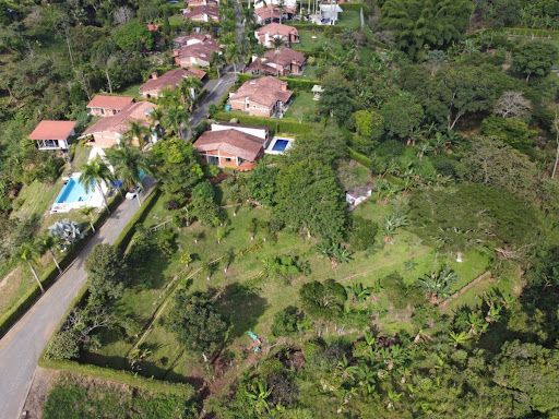 Casa en venta Risaralda Pereira Jose Antonio Galan 260 m2 Habitaciones 3 Baños 4 Garajes 3 Precio $1350000000