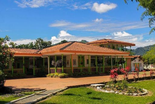 Finca en venta Risaralda Pereira Pereira 14700 m2 Habitaciones 19 Baños 23 Garajes 16 Precio $2350000000