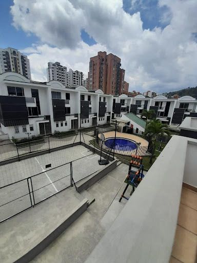 Casa en venta Risaralda Pereira Pinares De San Martin 220 m2 Habitaciones 4 Baños 4 Garajes 2 Precio $750000000