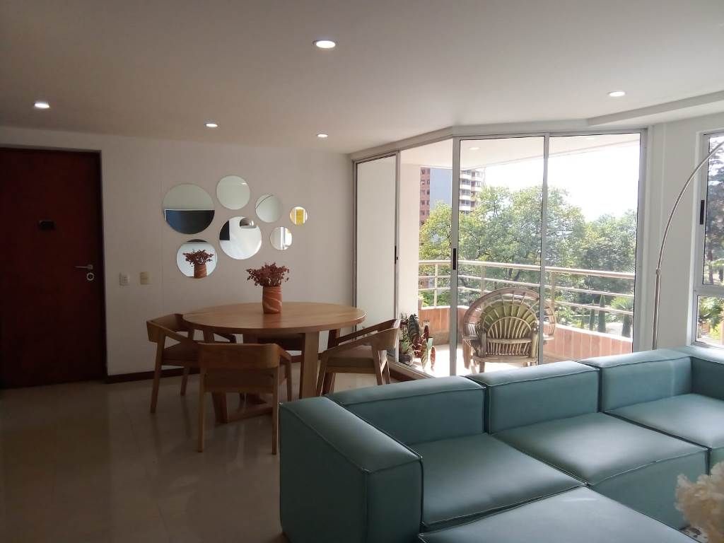 Apartamento en arriendo Antioquia Medellín El Poblado 98 m2 Habitaciones 4 Baños 2 Garajes 2 Precio $4500000