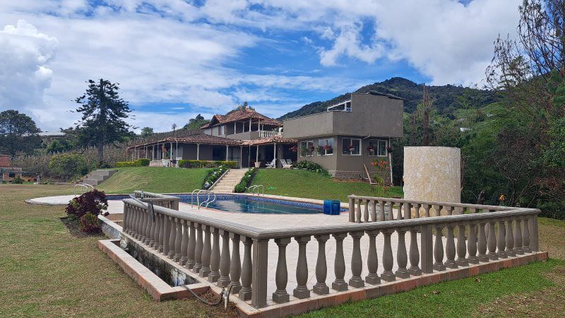 Casa en venta Nariño El Peñol El Peñol 4900 m2 Habitaciones 6 Baños 3 Garajes 0 Precio $1800000000