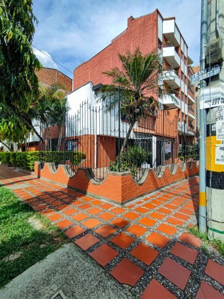 Local en arriendo Antioquia Medellín Suramericana 238 m2 Habitaciones 0 Baños 3 Garajes 1 Precio $8000000