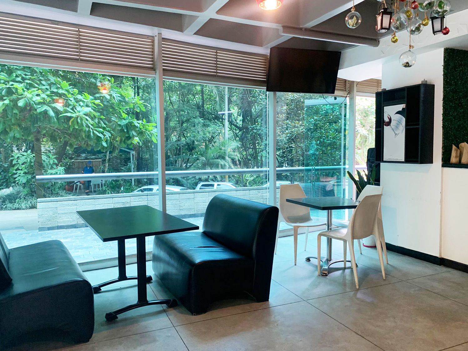 Local en venta Antioquia Medellín Patio Bonito 93 m2 Habitaciones 0 Baños 2 Garajes 3 Precio $1150000000