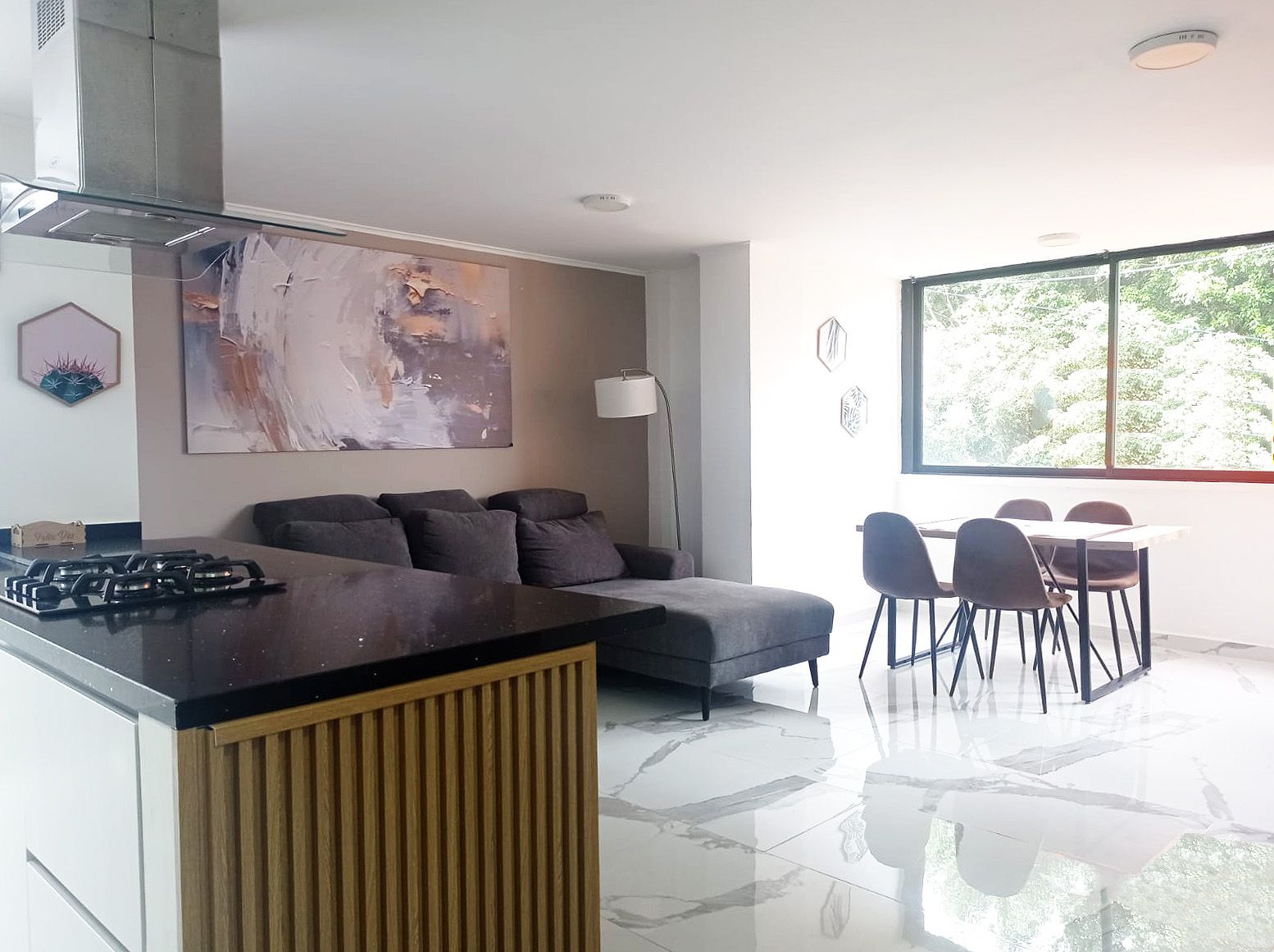 Apartamento en arriendo Antioquia Medellín Los Naranjos 85 m2 Habitaciones 3 Baños 2 Garajes 2 Precio $7500000