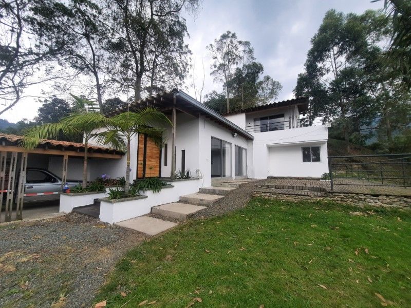Casa en arriendo Antioquia La Estrella Nn 200 m2 Habitaciones 3 Baños 2 Garajes 2 Precio $5500000