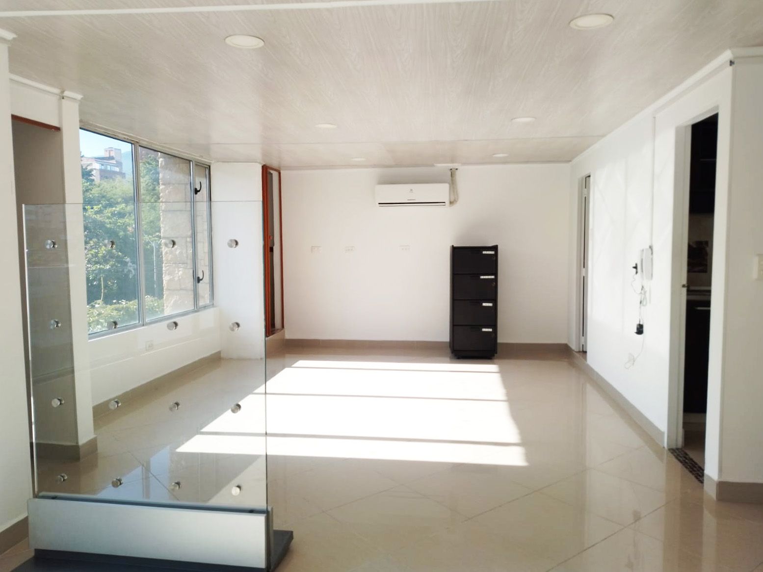 Local en arriendo Antioquia Medellín El Tesoro 1421 m2 Habitaciones 0 Baños 10 Garajes 1 Precio $100000000