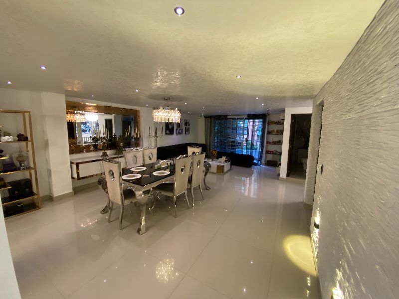 Edificio en venta Antioquia Medellín Las Acacias 600 m2 Habitaciones 3 Baños 6 Garajes 2 Precio $2200000000