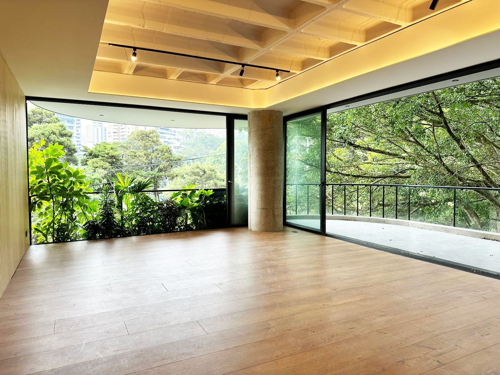 Apartamento en venta Antioquia Medellín Castropol 215 m2 Habitaciones 3 Baños 4 Garajes 4 Precio $2200000000