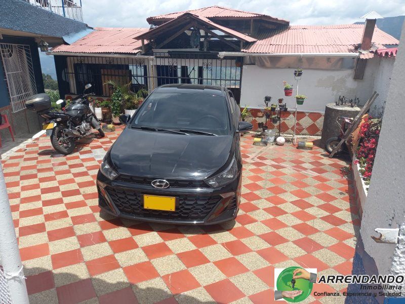 Casa en venta Antioquia Medellín San Cristóbal 800 m2 Habitaciones 12 Baños 8 Garajes 1 Precio $599000000