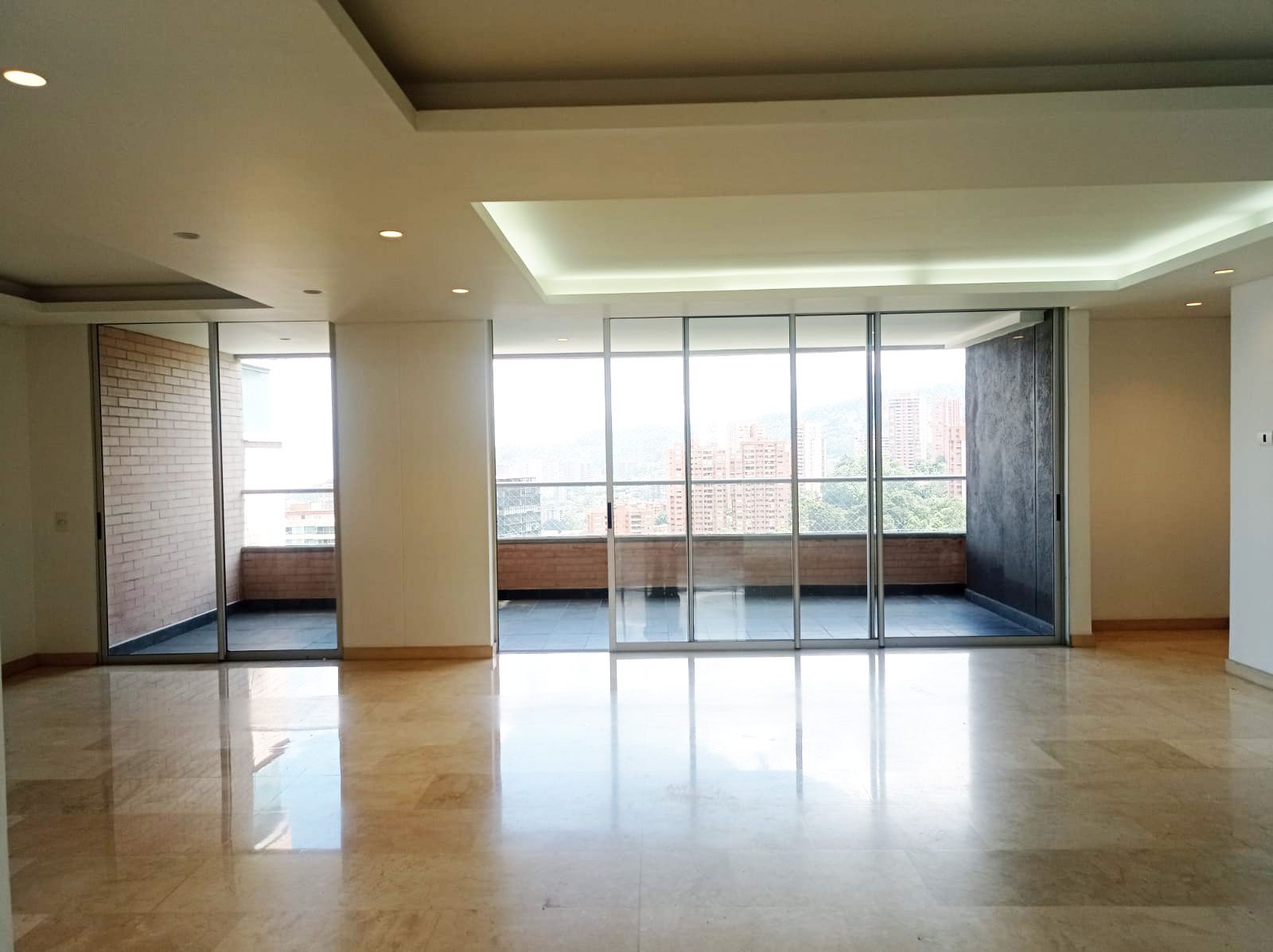 Apartamento en arriendo o venta Antioquia Medellín Los Balsos No1 219 m2 Habitaciones 3 Baños 6 Garajes 3 Precio venta $1980000000 Precio arriendo $11300000