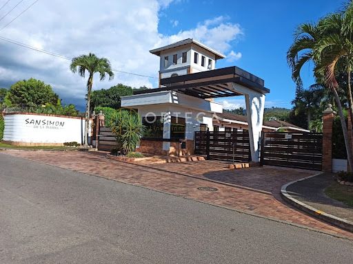 Casa en venta Santander Floridablanca Floridablanca 400 m2 Habitaciones 5 Baños 13 Garajes 7 Precio $2600000000