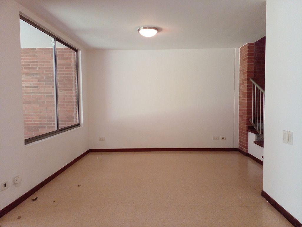 Casa en arriendo Antioquia Envigado Envigado 200 m2 Habitaciones 3 Baños 4 Garajes 3 Precio $7400000