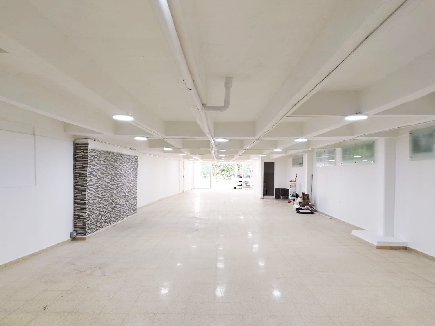 Local en arriendo Antioquia Medellín Las Lomas No2 230 m2 Habitaciones 0 Baños 2 Garajes 3 Precio $10500000