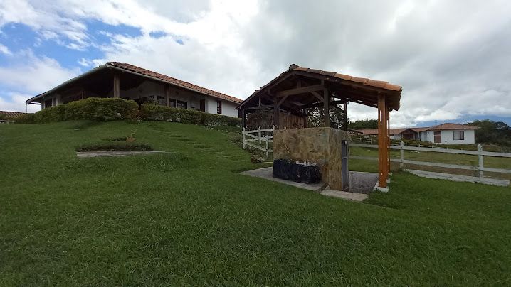 Casa Campestre en venta Quindío Circasia Circasia 210 m2 Habitaciones 4 Baños 8 Garajes 9 Precio $1150000000