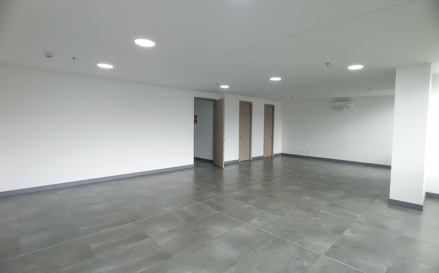 Oficina en arriendo Antioquia Envigado Bosques De Zúñiga 174 m2 Habitaciones 0 Baños 3 Garajes 4 Precio $14290140