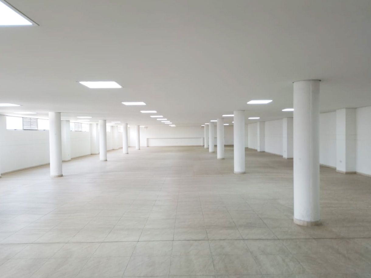 Oficina en arriendo Antioquia Itagüí Zona Industrial No 1 600 m2 Habitaciones 0 Baños 4 Garajes 1 Precio $9000000