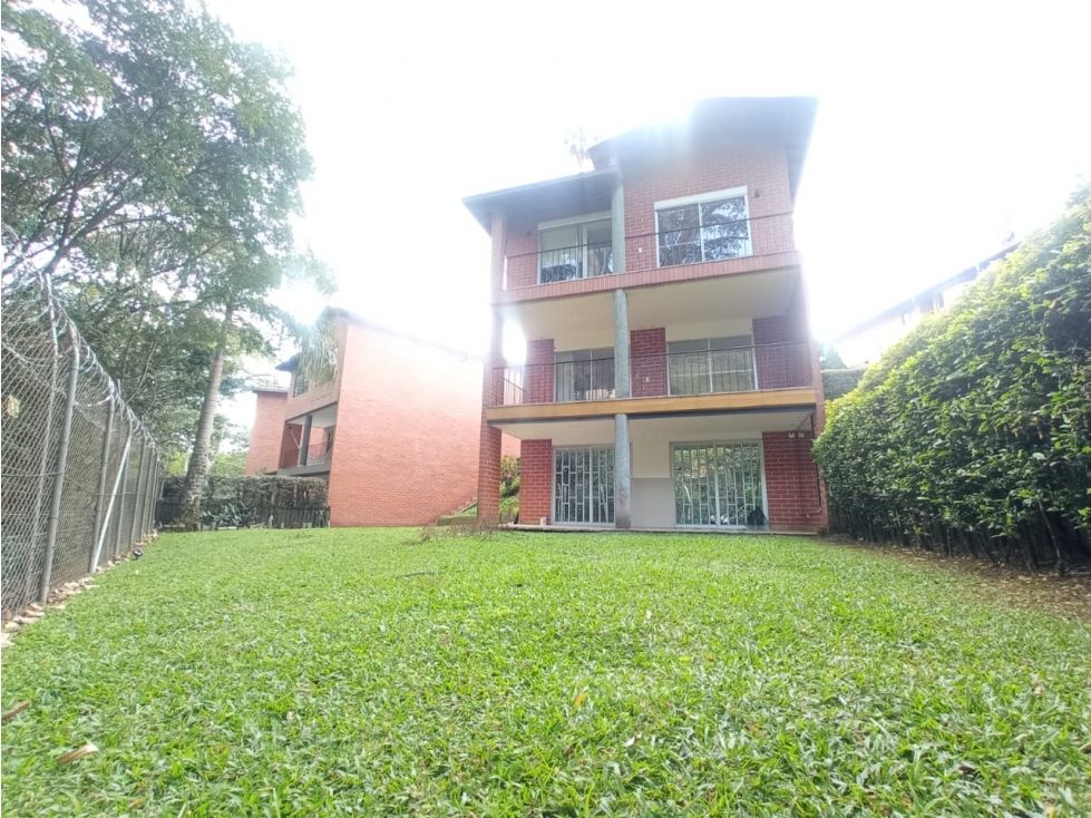 Casa en arriendo Antioquia Envigado Loma De Las Brujas 235 m2 Habitaciones 3 Baños 6 Garajes 3 Precio $13000000