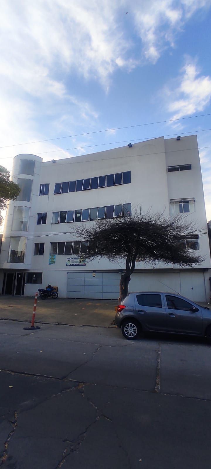 Edificio en arriendo Valle Del Cauca Cali San Vicente 1300 m2 Habitaciones 4 Baños 8 Garajes 19 Precio $30000000