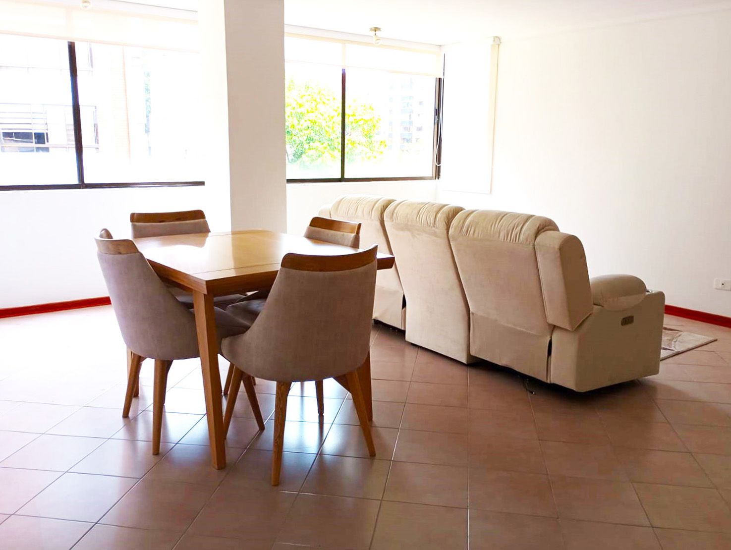 Apartamento en arriendo Antioquia Medellín El Poblado 100 m2 Habitaciones 3 Baños 2 Garajes 3 Precio $4200000