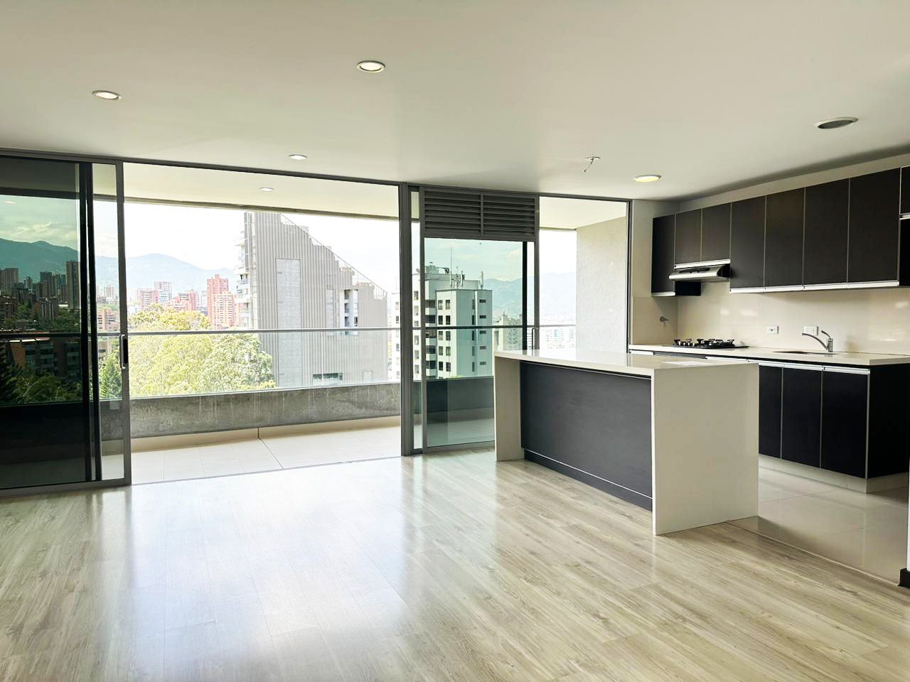 Apartamento en arriendo Antioquia Medellín Las Lomas No1 130 m2 Habitaciones 2 Baños 4 Garajes 3 Precio $6000000