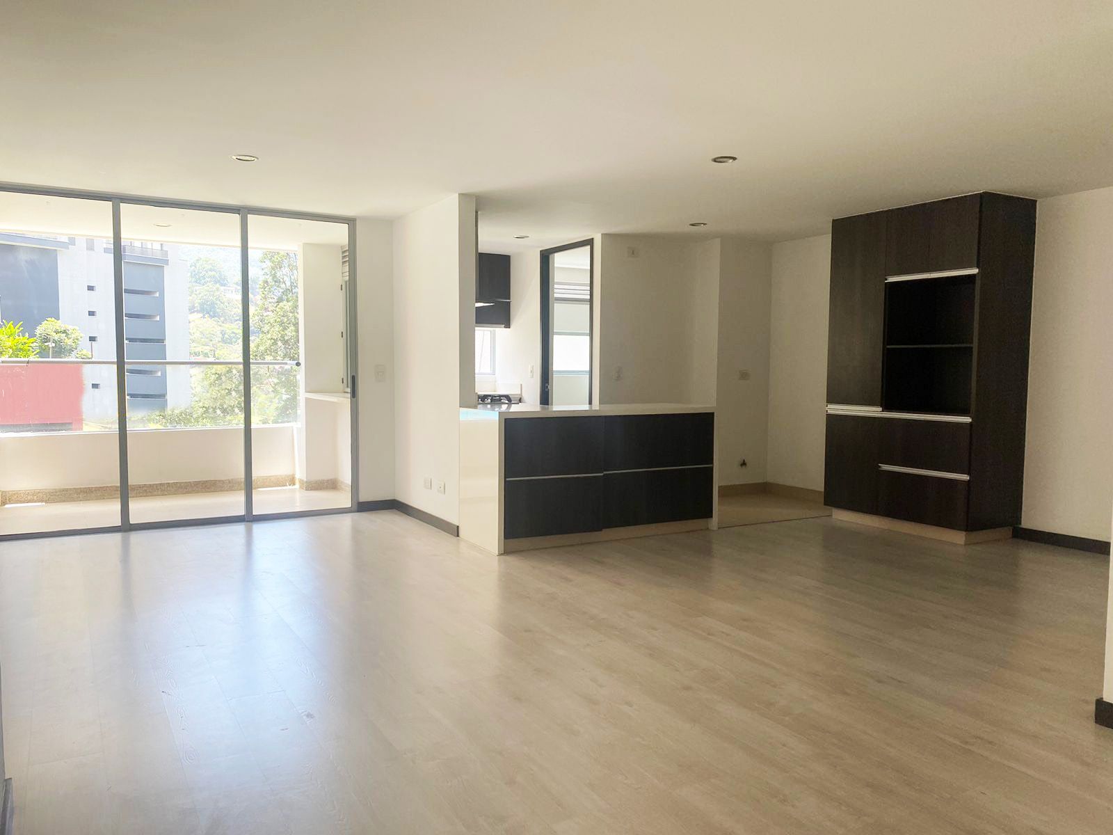 Apartamento en arriendo o venta Antioquia Envigado Zona Centro 120 m2 Habitaciones 3 Baños 6 Garajes 3 Precio venta $810000000 Precio arriendo $5700000