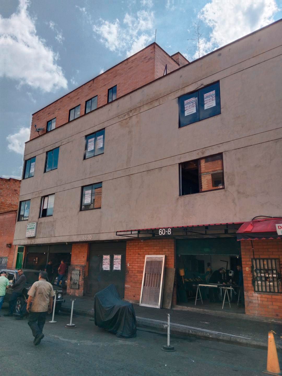 Local en arriendo Antioquia Medellín Jesus Nazareno 127 m2 Habitaciones 0 Baños 2 Garajes 1 Precio $2850000