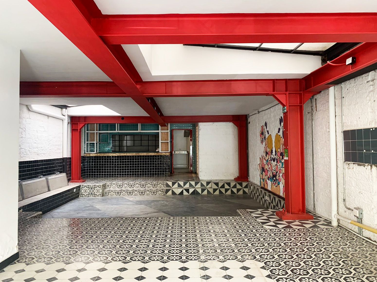 Local en arriendo Antioquia Envigado Jardines 300 m2 Habitaciones 0 Baños 8 Garajes 1 Precio $22200000