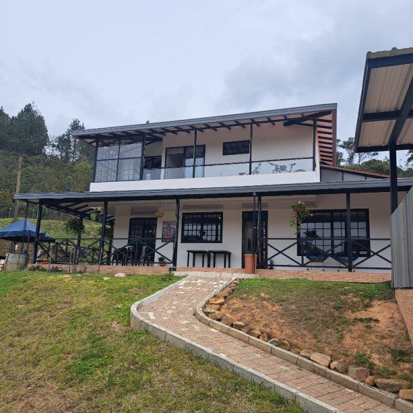 Casa en venta Antioquia Guarne Santo Tomás 3000 m2 Habitaciones 4 Baños 4 Garajes 0 Precio $1300000000