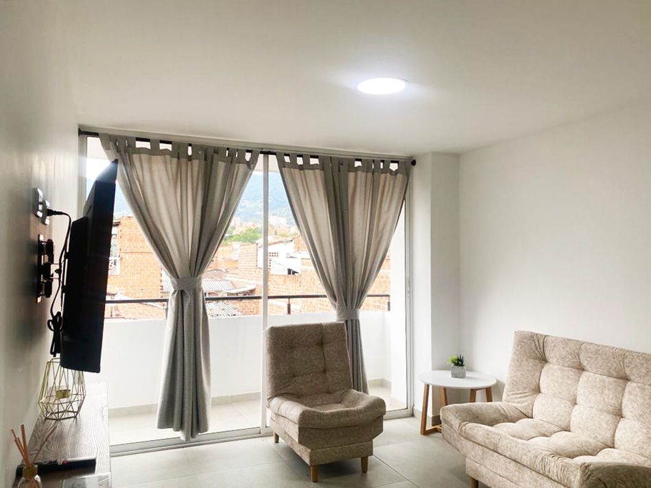 Apartamento en arriendo Antioquia Envigado Zona Centro 112 m2 Habitaciones 3 Baños 2 Garajes 2 Precio $6100000