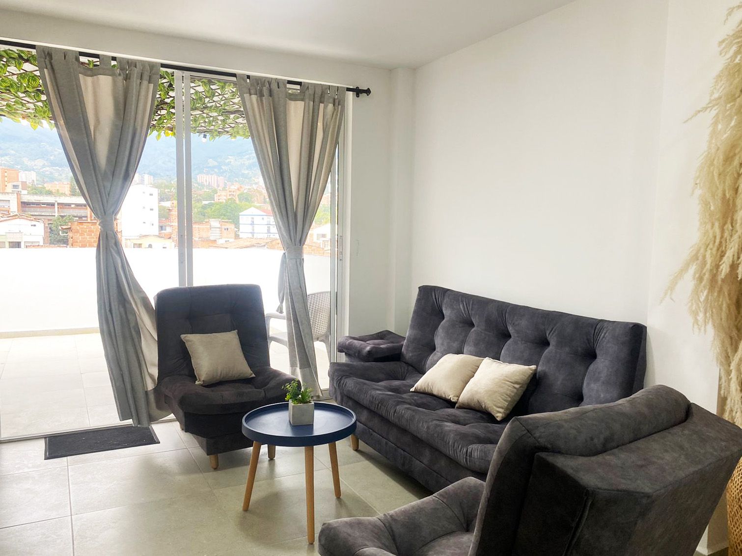Apartamento en arriendo Antioquia Envigado Zona Centro 96 m2 Habitaciones 2 Baños 2 Garajes 2 Precio $4700000