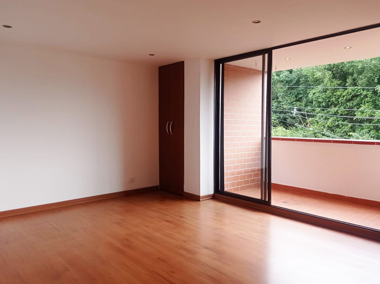 Apartamento en arriendo Antioquia Medellín Los Naranjos 85 m2 Habitaciones 2 Baños 2 Garajes 2 Precio $3500000