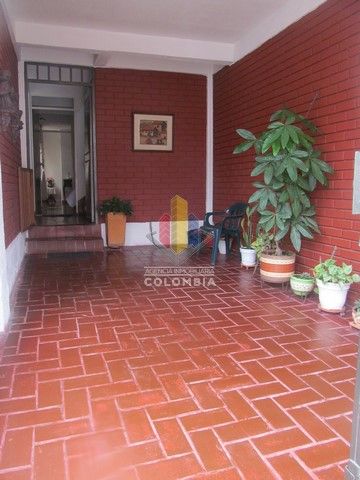 Casa en venta Tolima Ibagué Ub Los Parrales 12 m2 Habitaciones 5 Baños 4 Garajes 2 Precio $450000000