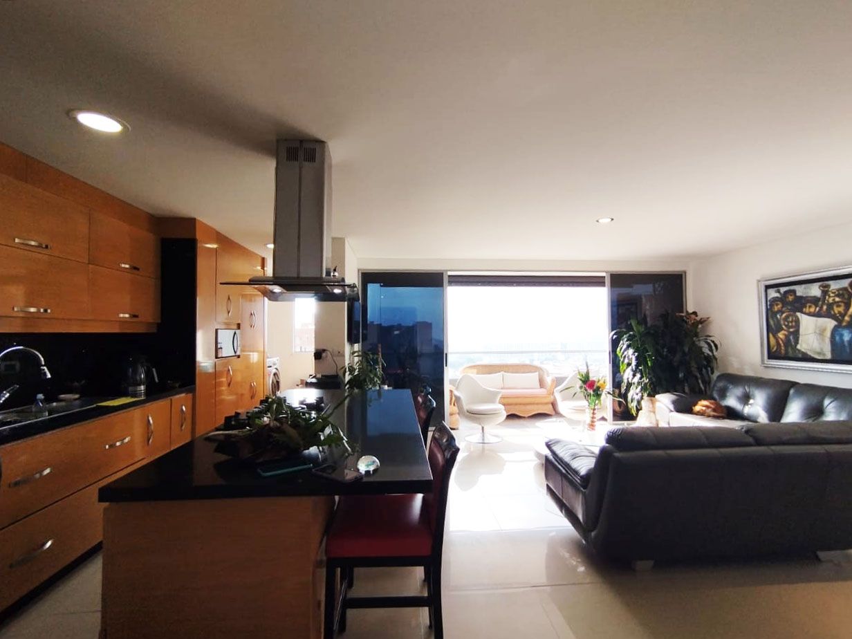 Apartamento en arriendo Antioquia Medellín Castropol 104 m2 Habitaciones 3 Baños 2 Garajes 3 Precio $7400000