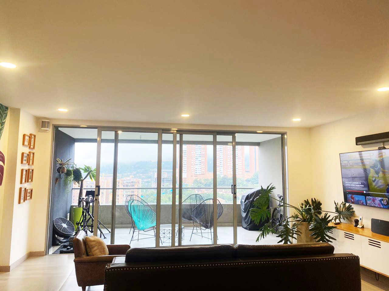 Apartamento en venta Antioquia Envigado Zona Centro 172 m2 Habitaciones 3 Baños 6 Garajes 3 Precio $1500000000