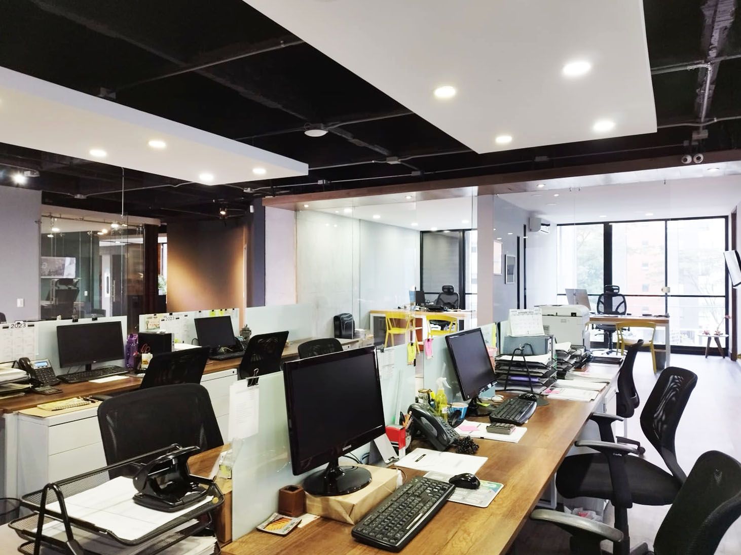 Oficina en arriendo Antioquia Medellín Las Lomas No2 250 m2 Habitaciones 0 Baños 2 Garajes 7 Precio $25800000