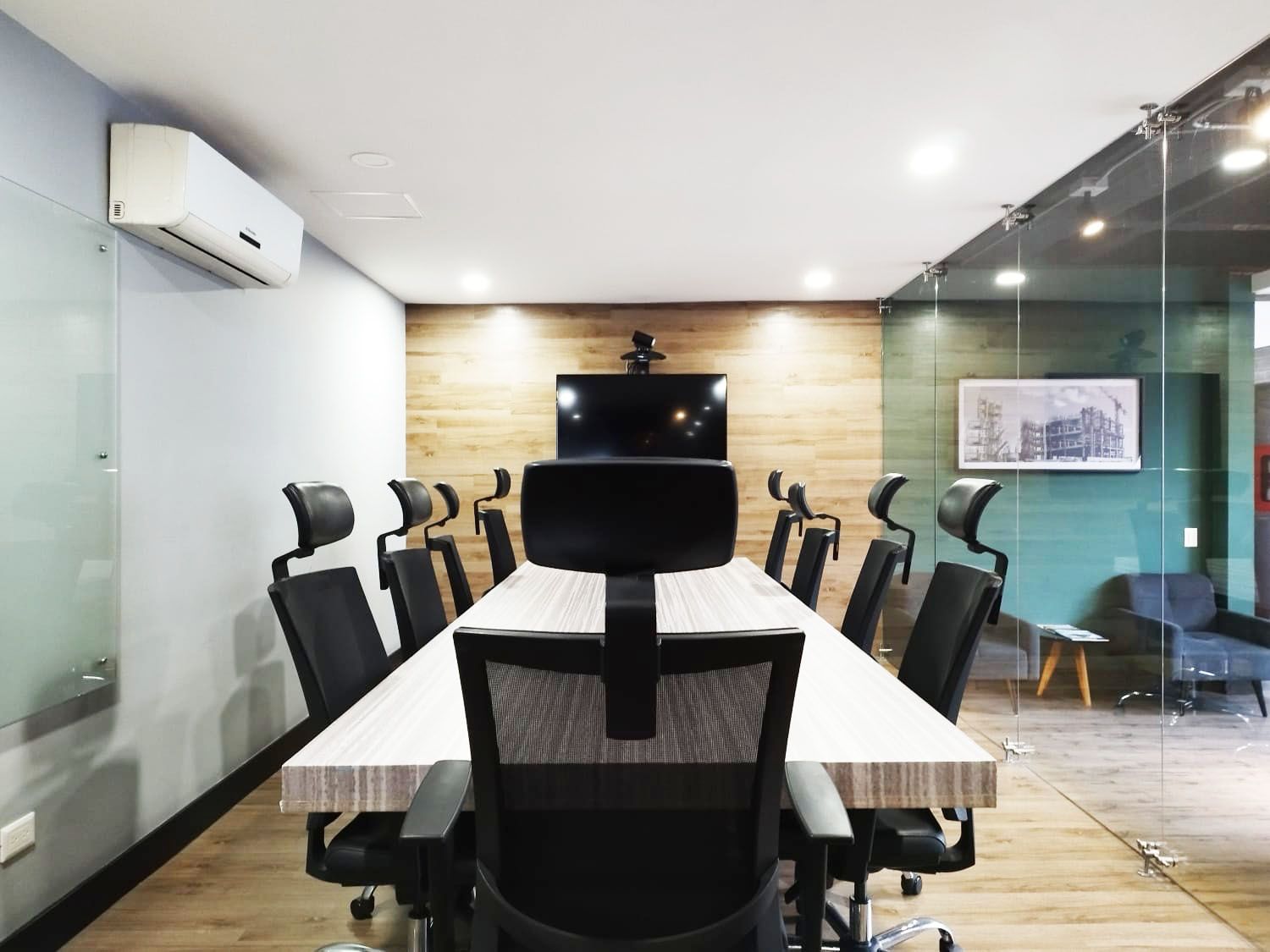 Oficina en arriendo Antioquia Medellín Las Lomas No2 250 m2 Habitaciones 0 Baños 2 Garajes 7 Precio $20800000