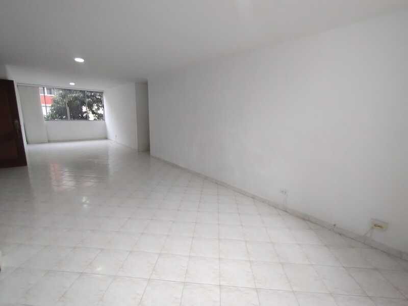 Apartamento en arriendo Antioquia Medellín Calasanz Parte Alta 140 m2 Habitaciones 4 Baños 2 Garajes 1 Precio $3500000