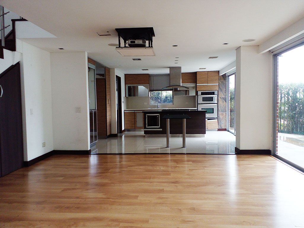 Casa en arriendo Antioquia Envigado La Abadia 250 m2 Habitaciones 3 Baños 6 Garajes 5 Precio $9300000
