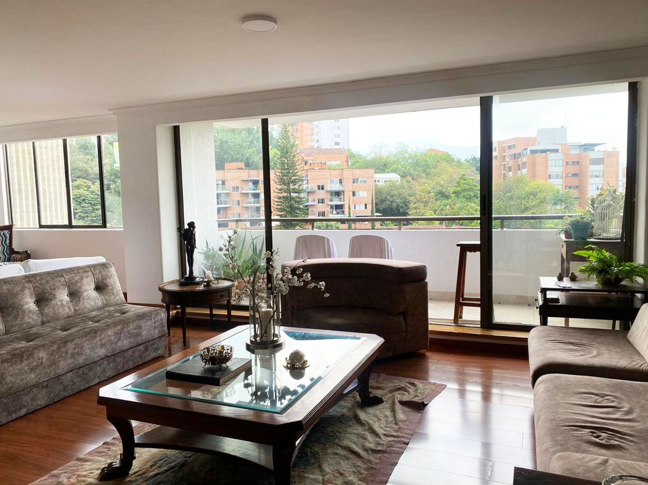Apartamento en arriendo Antioquia Medellín La Linde 220 m2 Habitaciones 3 Baños 4 Garajes 3 Precio $12650000