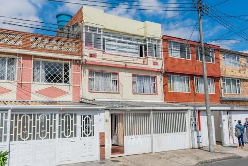 Casa en venta Cundinamarca Bogotá Santa Helenita 371 m2 Habitaciones 9 Baños 6 Garajes 2 Precio $900000000