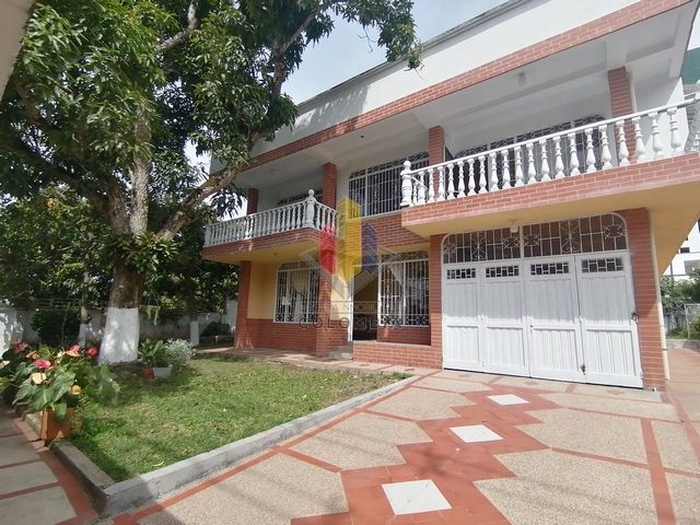 Casa en arriendo o venta Tolima Ibagué Ibagué 800 m2 Habitaciones 7 Baños 8 Garajes 5 Precio venta $1800000000 Precio arriendo $4000000