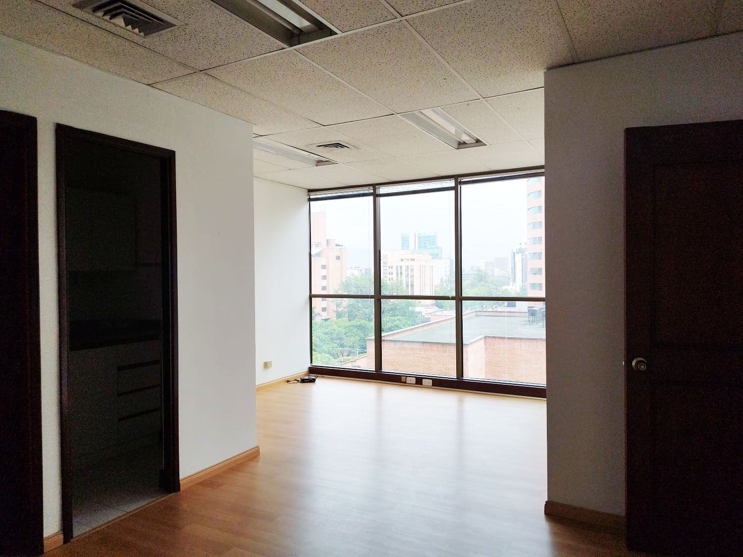 Oficina en arriendo o venta Antioquia Medellín La Florida 50 m2 Habitaciones 0 Baños 0 Garajes 2 Precio venta $430000000 Precio arriendo $3600000