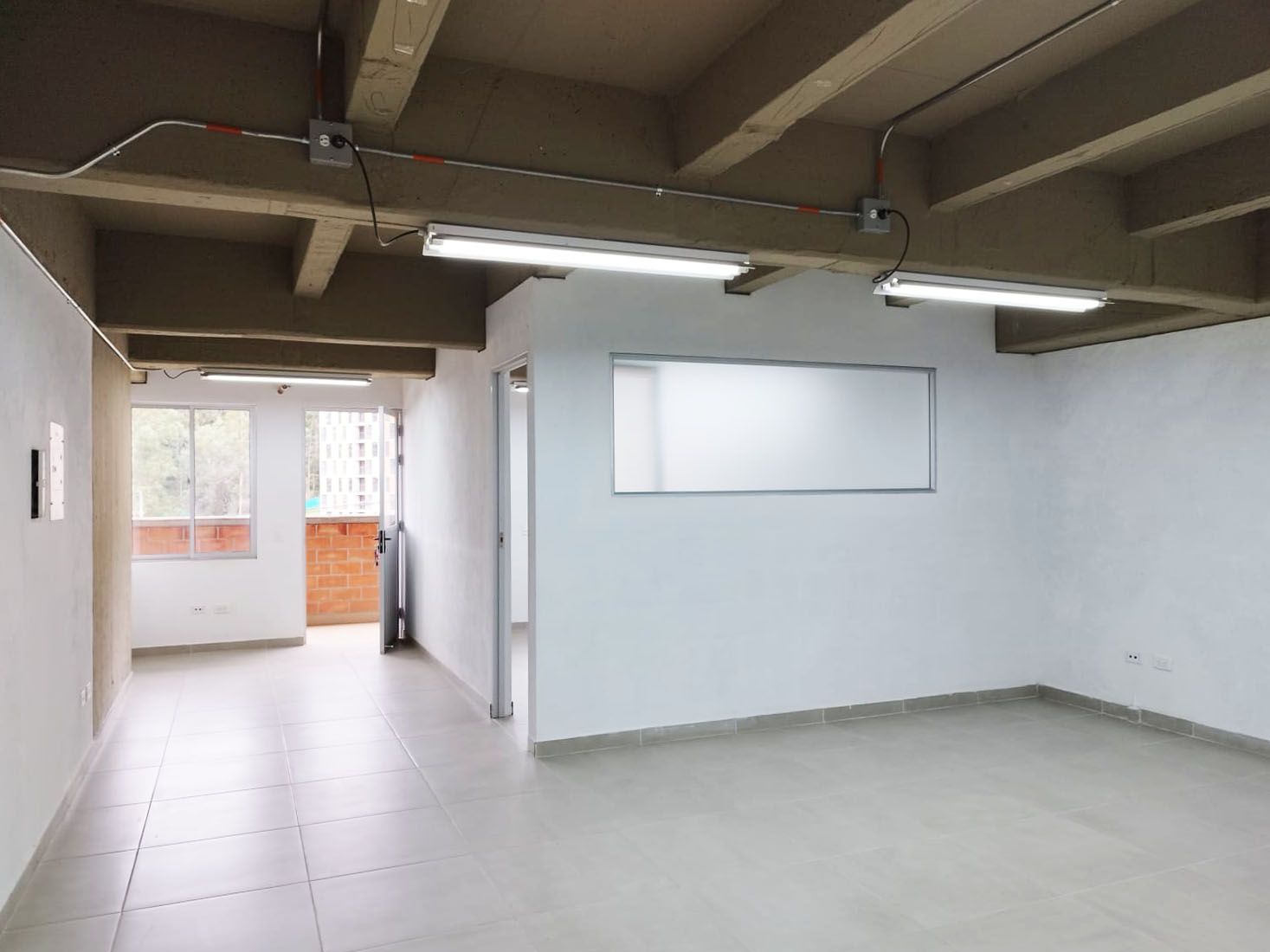 Oficina en arriendo o venta Antioquia Rionegro Cuatro Esquinas 64 m2 Habitaciones 0 Baños 0 Garajes 2 Precio venta $250000000 Precio arriendo $2220150